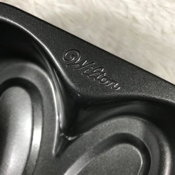 NWOT Wilson Bunny Non-Stick Baking Pan - Picture 5 of 10